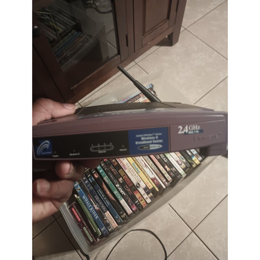 Linksys Wireless-B Broadband Router 2.4GHz (802.11b) 4 Port-WEP Model BEFW11S4